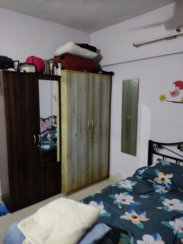 Room in 1 BHK Apartment at Dosti Daffodil, Wadala East – for Rent