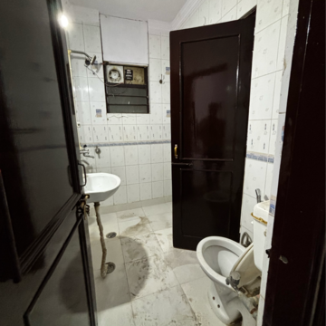 Attached Bathroom in 1 BHK Builder Floor at Malviya Nagar – for Rent