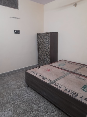 Room in 1 BHK Builder Floor at Mayur Vihar Phase 1 – for Rent