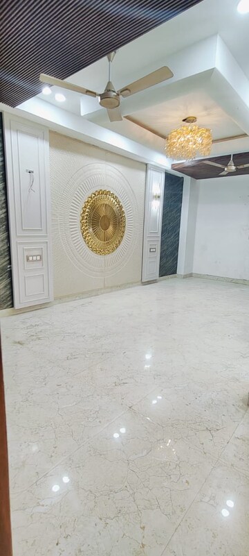 Bedroom in 4 BHK Builder Floor at Sector 73 – for Sale