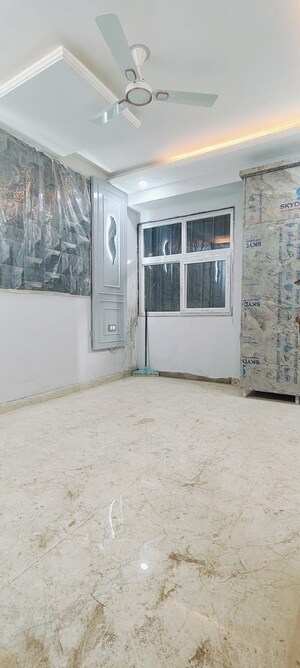 Room in 4 BHK Builder Floor at Sector 73 – for Sale