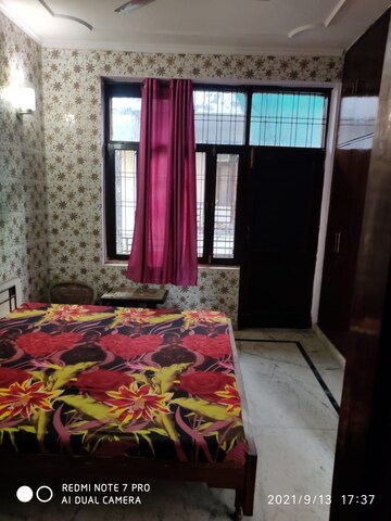 Room in 2 BHK Builder Floor at Sector 45 – for Rent