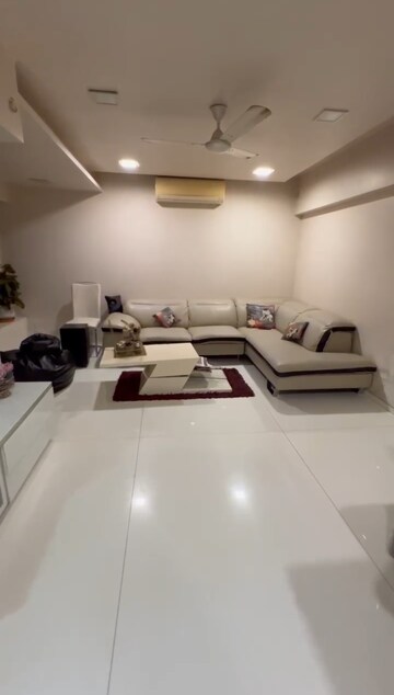 2 BHK Apartment For Rent in New Sarvottam CHS Vile Parle West, Vile Parle West