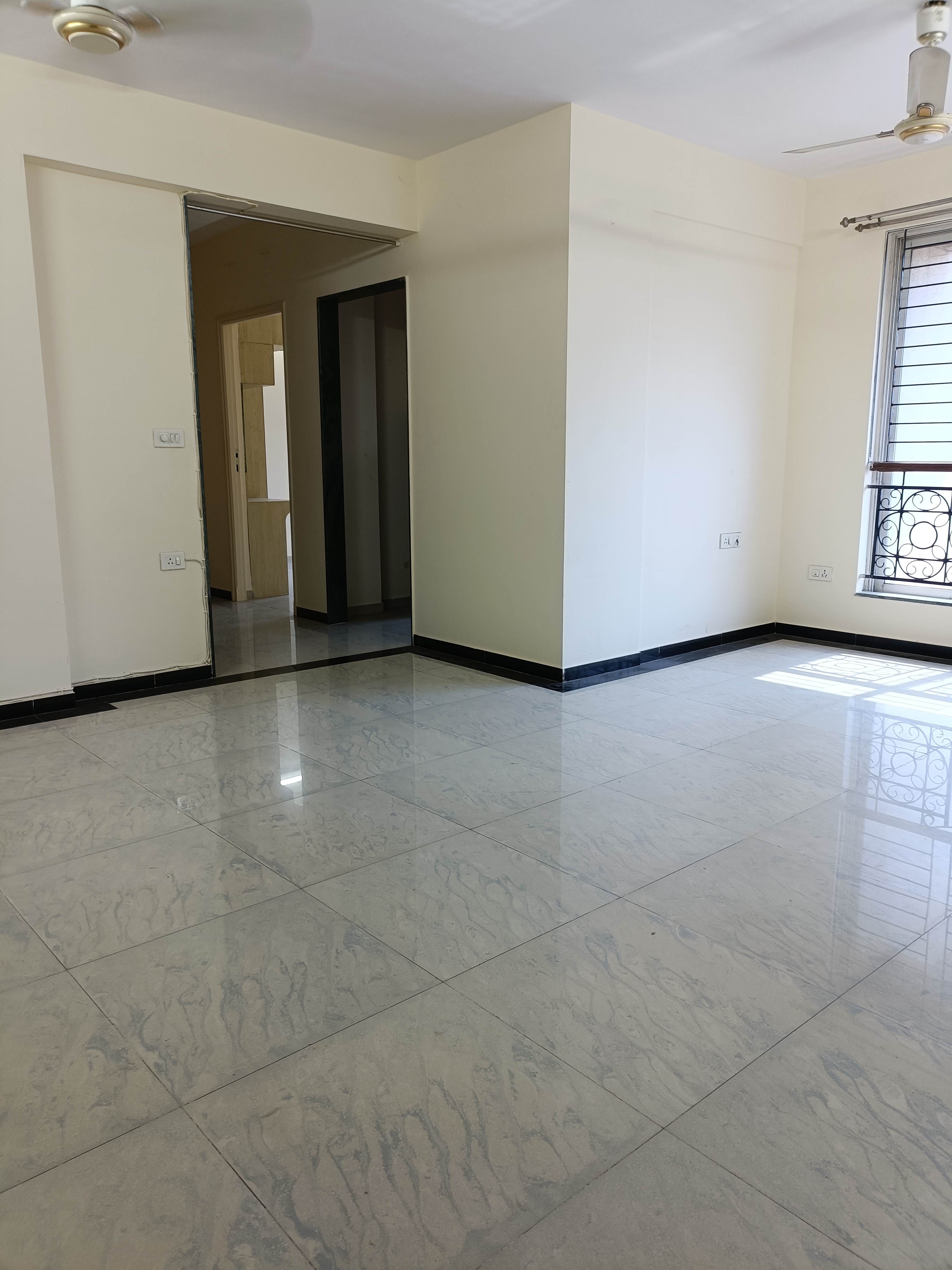 2 BHK Apartment For Rent in Hiranandani Estate