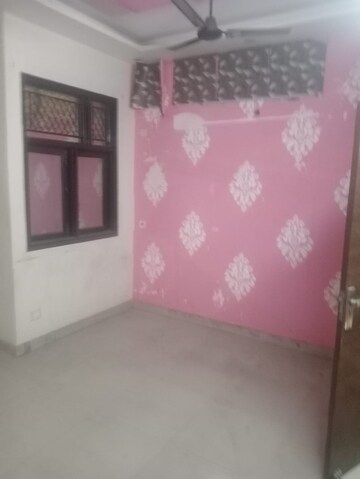 Room in 2 BHK Builder Floor at Gulabi Bagh – for Rent