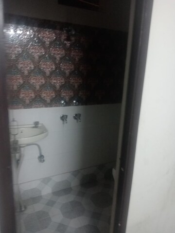Room in 2 BHK Builder Floor at Gulabi Bagh – for Rent