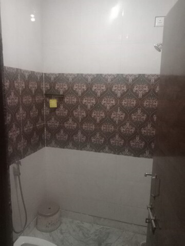 Attached Bathroom in 2 BHK Builder Floor at Gulabi Bagh – for Rent