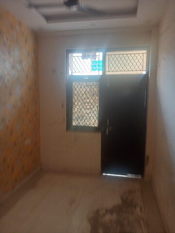 Room in 2 BHK Builder Floor at Gulabi Bagh – for Rent
