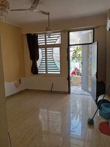Room in 3 BHK Villa at Amrapali Dream Valley, Tech Zone 4 Greater Noida – for Rent