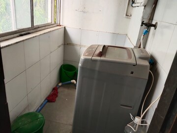 Room in 2 BHK Apartment at Nehru Nagar – for Rent