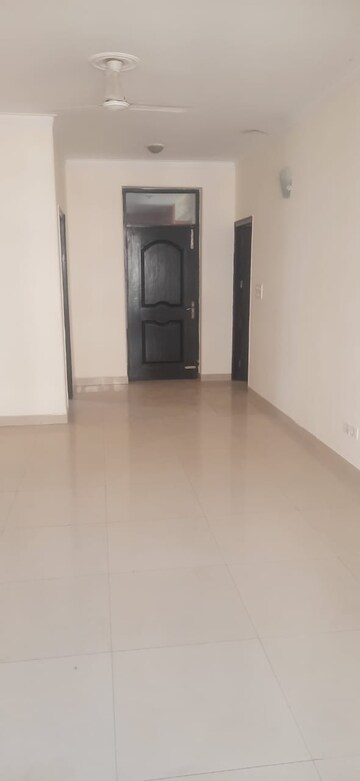 Room in 3.5 BHK Apartment at Purvanchal Silver City, Sector 93 – for Rent