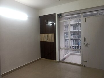 Room in 2 BHK Apartment at Suncity Avenue 102, Sector 102 – for Rent