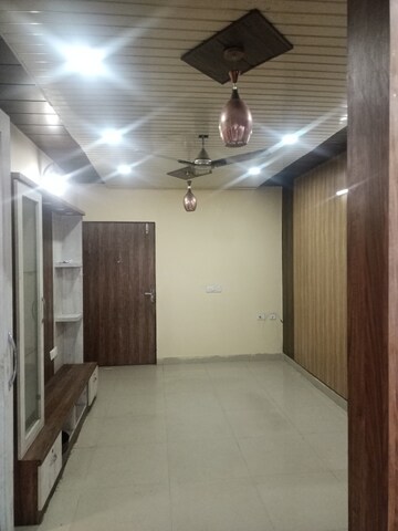 Room in 2 BHK Apartment at Suncity Avenue 102, Sector 102 – for Rent