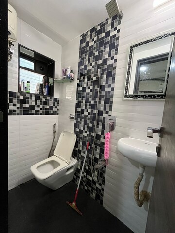 Bathroom in 1.5 BHK Apartment at Andheri West – for Rent