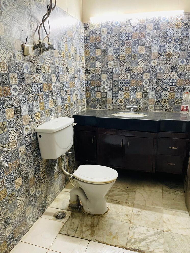 Bathroom, unitech-arcadia 1 Bedroom 400 Sq.Ft. Independent House In South City 2 Gurgaon 8502415