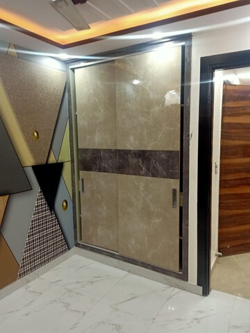 Room in 2.5 BHK Builder Floor at Dwarka Mor – for Rent