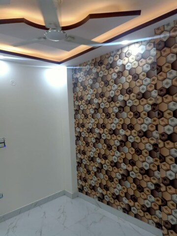 Room in 2.5 BHK Builder Floor at Dwarka Mor – for Rent