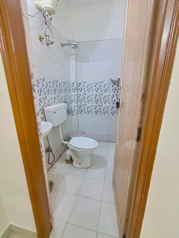 Attached Bathroom in 1 RK Independent House at Unitech Arcadia, South City 2 – for Rent