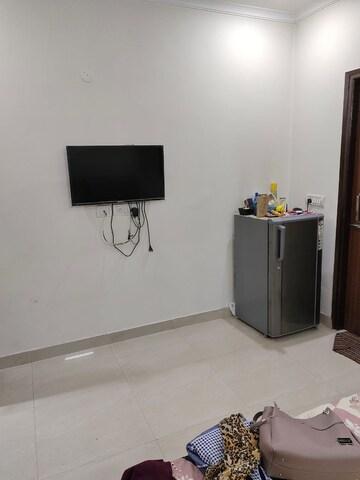 Room in 1 RK Independent House at Unitech Arcadia, South City 2 – for Rent