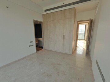Room in 5 BHK Apartment at Rustomjee Crown, Prabhadevi – for Rent
