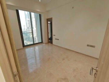 Room in 5 BHK Apartment at Rustomjee Crown, Prabhadevi – for Rent