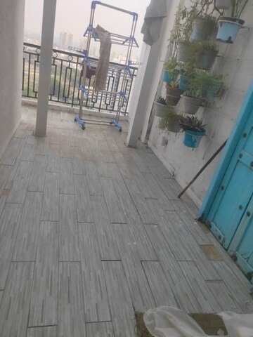 Room in 5 BHK Penthouse at Ansals Celebrity Greens, Sushant Golf City – for Rent