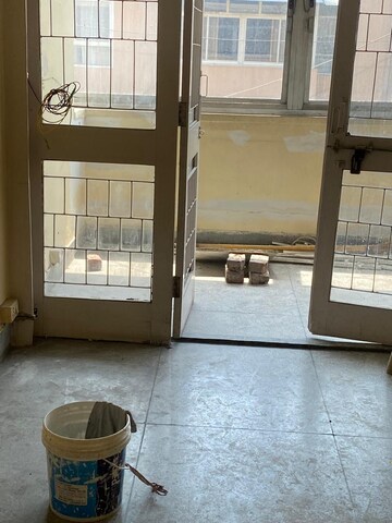 Room in 2.5 BHK Apartment at Mayur Vihar – for Rent