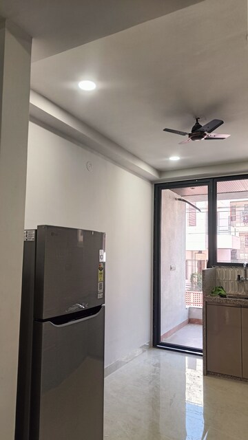 Room in 2 BHK Apartment at Raja Park – for Rent