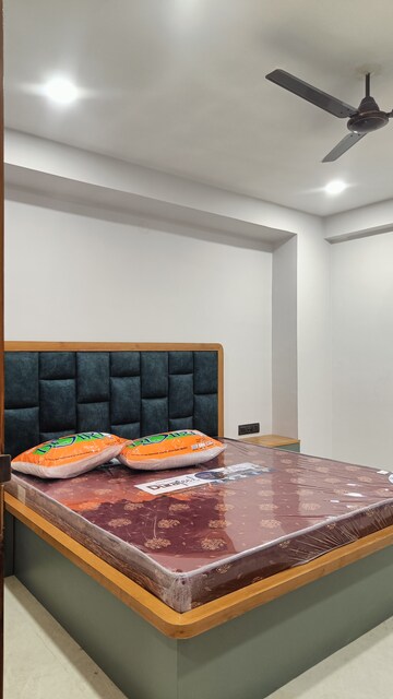 Room in 2 BHK Apartment at Raja Park – for Rent