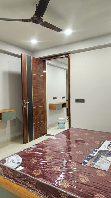 Room in 2 BHK Apartment at Raja Park – for Rent
