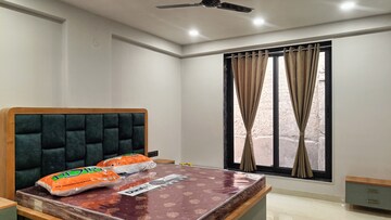 Room in 2 BHK Apartment at Raja Park – for Rent