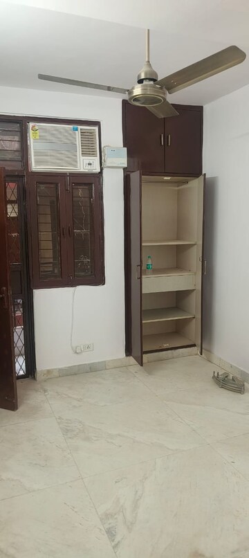 Room in 2 BHK Builder Floor at Khirki Extension – for Rent