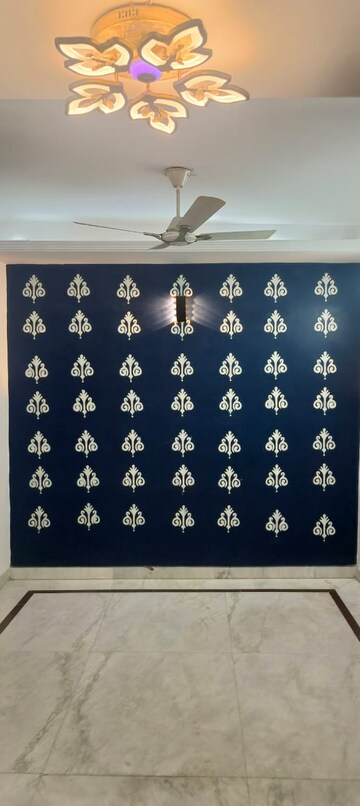 Room in 2 BHK Builder Floor at Khirki Extension – for Rent