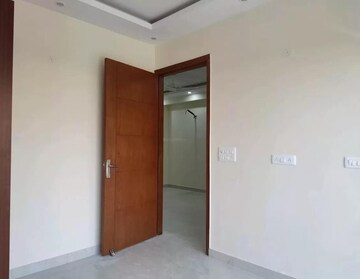 Room in 2 BHK Builder Floor at Khirki Extension – for Rent