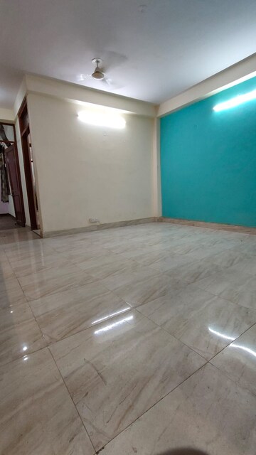 Room in 2 BHK Builder Floor at Khirki Extension – for Rent