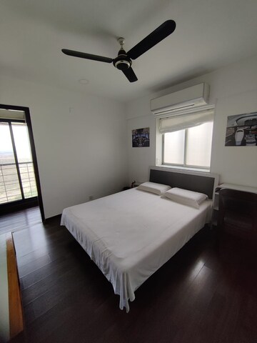Room in 3 BHK Apartment at Shishira Apartment, Andheri West – for Rent
