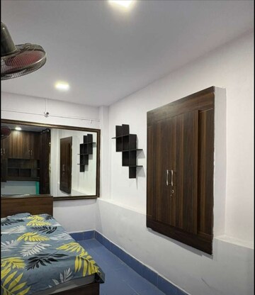 Room in 3 BHK Apartment at Hazratganj – for Rent