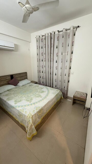 Room in 2 BHK Apartment at Emaar Emerald Estate, Sector 65 – for Rent
