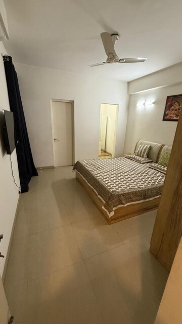 3 BHK Apartment For Rent in Emaar Emerald Estate, Sector 65
