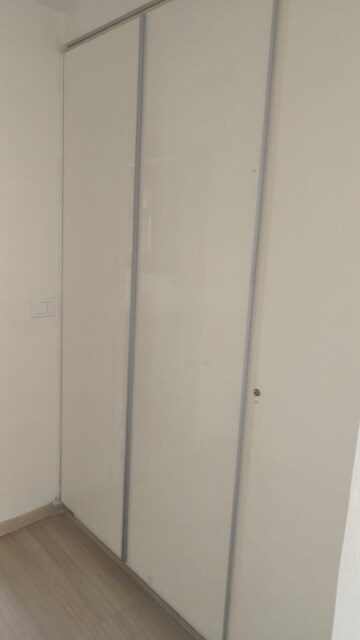 Room in 4 BHK Apartment at DLF The Belaire, Sector 54 – for Rent