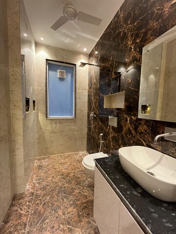 Attached Bathroom in 3 BHK Builder Floor at Sushant Vyapaar Kendra, Sector 43 – for Rent