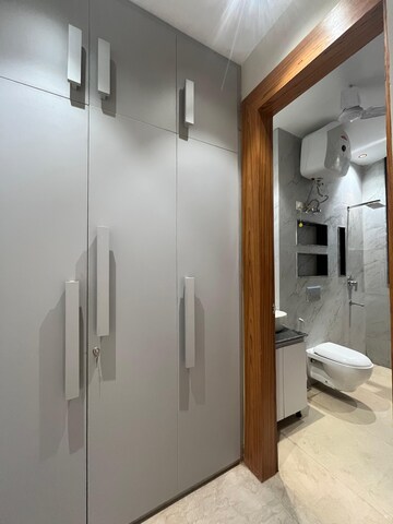 Attached Bathroom in 3 BHK Builder Floor at Sushant Vyapaar Kendra, Sector 43 – for Rent