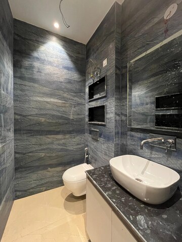 Attached Bathroom in 3 BHK Builder Floor at Sushant Vyapaar Kendra, Sector 43 – for Rent