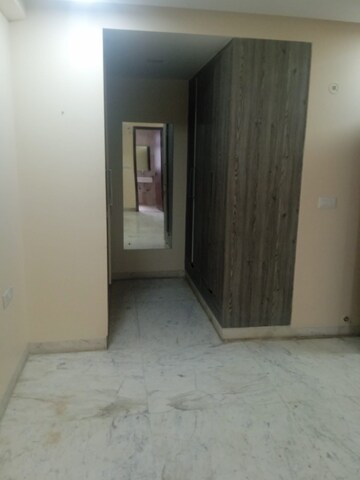 Room in 3 BHK Builder Floor at Sector 43 – for Rent