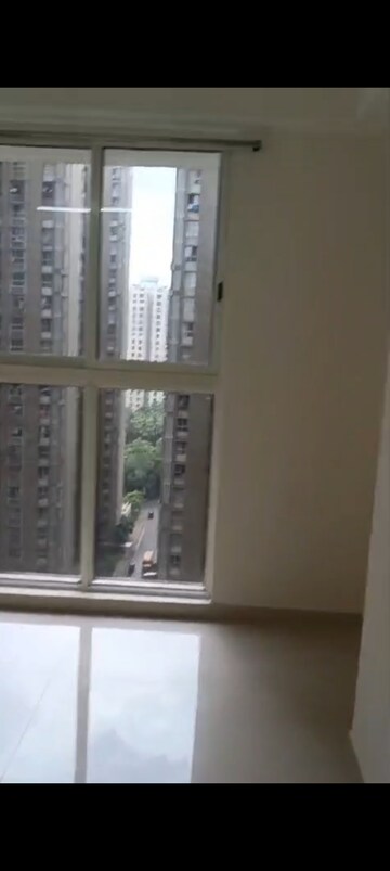 Room in 2 BHK Apartment at Lodha Amara, Kolshet Road – for Rent