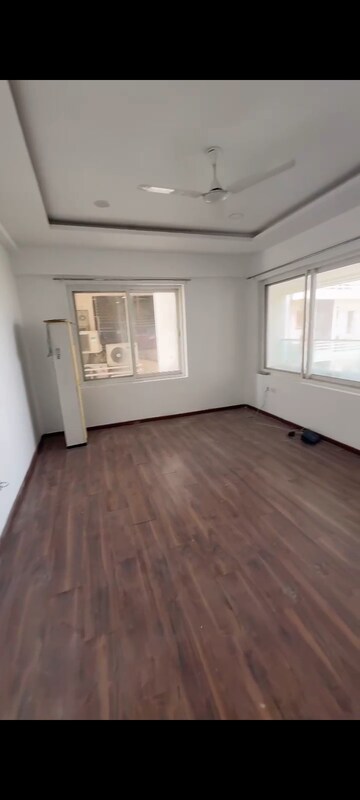Room in 4 BHK Apartment at Aditya Landmark, Somajiguda – for Rent