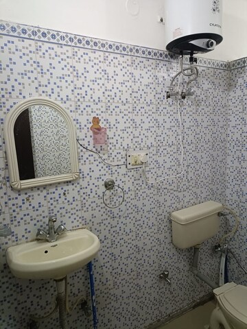 Attached Bathroom in 2 BHK Builder Floor at Sector 47 – for Rent