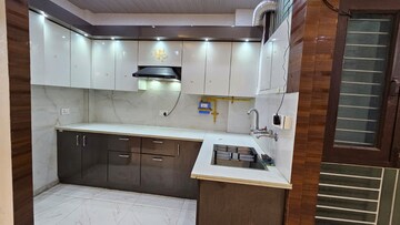 Kitchen in 2 BHK Builder Floor at Green Homes, Niti Khand – for Rent