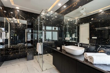 Attached Bathroom in 6 BHK Villa at DLF Royale Residences, Dlf Phase I – for Sale