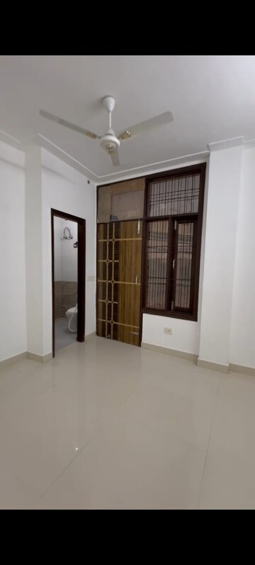 Room in 3 BHK Builder Floor at Malviya Nagar – for Rent